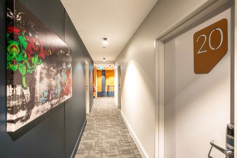 Chardons Corner Hotel - Accommodation Guide 0
