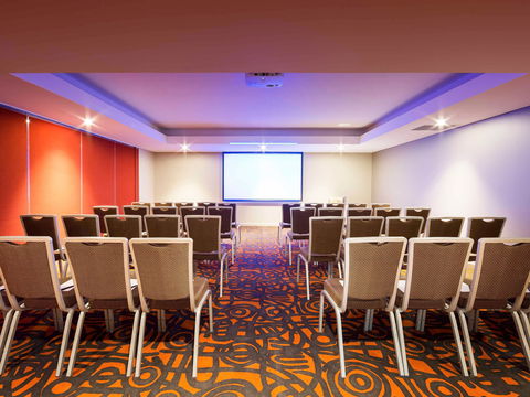 Novotel Canberra - Accommodation China 7