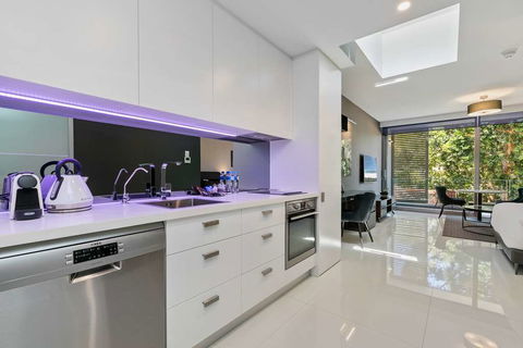 Good Life Suites - Accommodation Guide 4