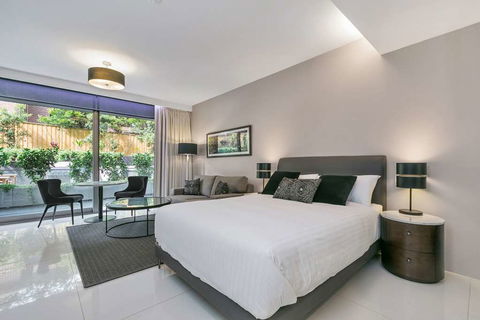 Good Life Suites - Accommodation Guide 9