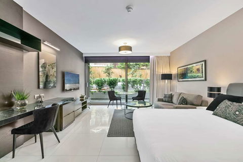 Good Life Suites - Accommodation Guide 11