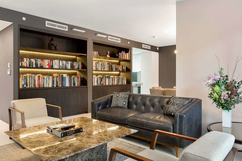 Good Life Suites - Accommodation Guide 15