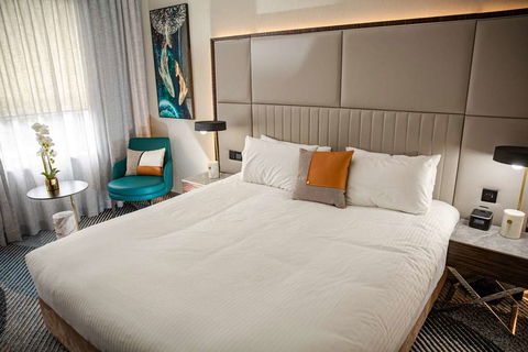 Royal Pacific Hotel - Accommodation Guide 4