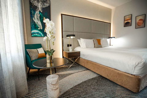 Royal Pacific Hotel - Accommodation Guide 8