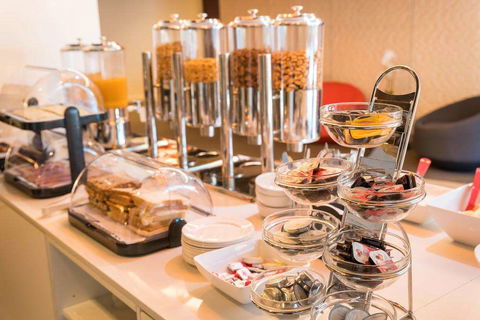 Royal Pacific Hotel - Accommodation Guide 12