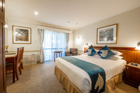 Twin Towers Inn - Accommodation Guide 4