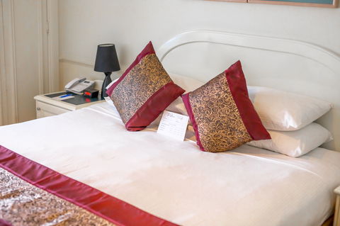 Twin Towers Inn - Accommodation Guide 7