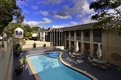Twin Towers Inn - Accommodation Guide 8