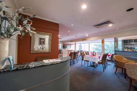 Twin Towers Inn - Accommodation Guide 14