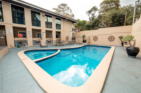Twin Towers Inn - Accommodation Guide 16