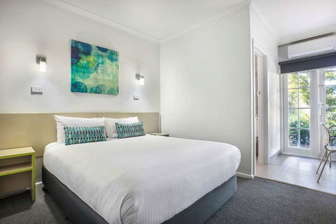 Skyways Hotel - Accommodation Guide 2
