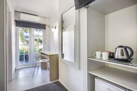 Skyways Hotel - Accommodation Guide 3