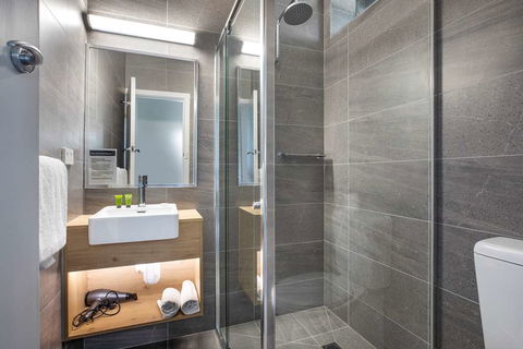 Skyways Hotel - Accommodation Guide 4