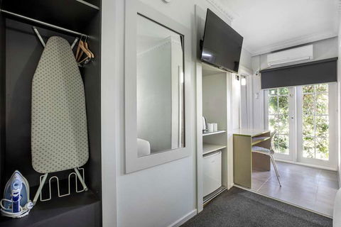 Skyways Hotel - Accommodation Guide 5