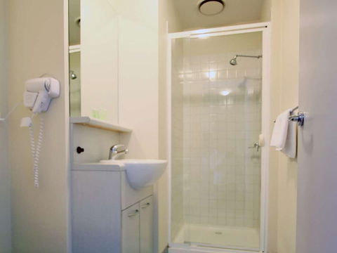 Arrow On Swanston - Accommodation Guide 5