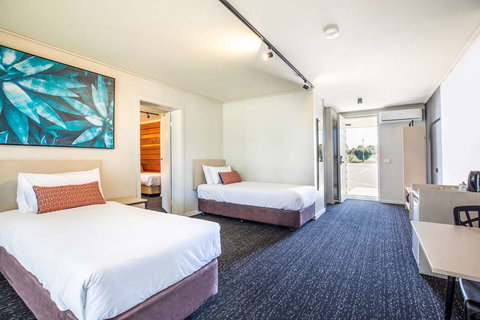 Nightcap at Gateway Hotel - Accommodation Asia 2