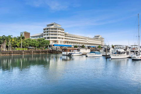 Shangri-La Hotel, The Marina - Accommodation Asia 0