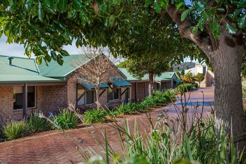 Quality Suites Banksia Gardens - Accommodation Asia 0