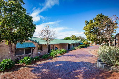 Quality Suites Banksia Gardens - Accommodation Asia 1