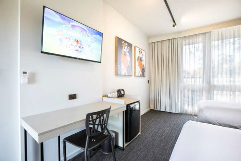 Nightcap At Sandown Park Hotel - Accommodation Asia 2