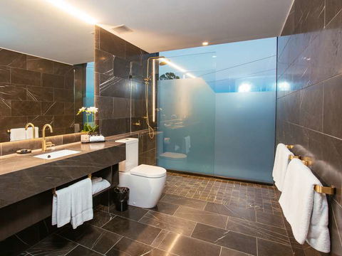 Eatons Hill Hotel - Accommodation Asia 2