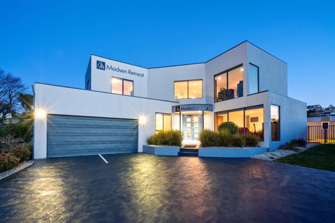 Madsen Retreat - Accommodation Guide 0