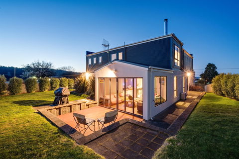 Madsen Retreat - Accommodation Guide 1