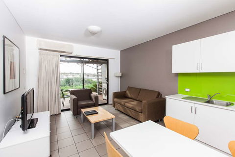 Majestic Oasis Apartments - Accommodation Asia 2