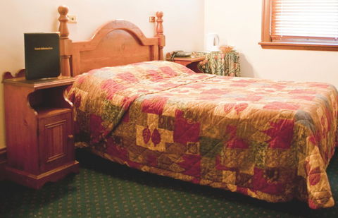 O'Malleys Hotel - Accommodation Asia 1