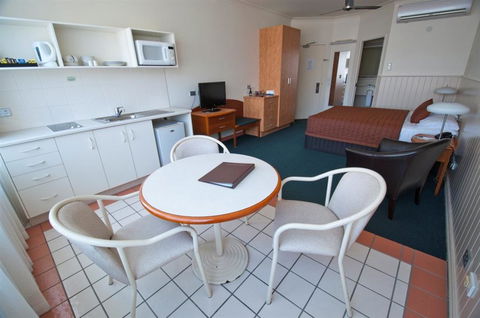 City Oasis Inn - Accommodation Guide 4