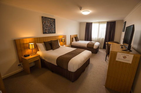 Bairnsdale International - Accommodation Asia 6