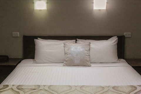 Lake Inn Ballarat - Accommodation China 9