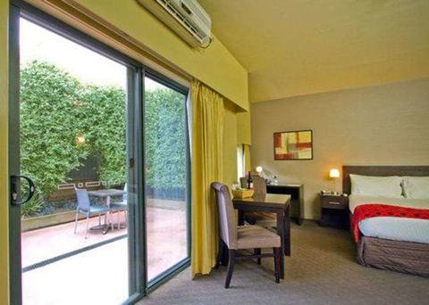 Comfort Inn & Suites City Views - Accommodation Asia 3