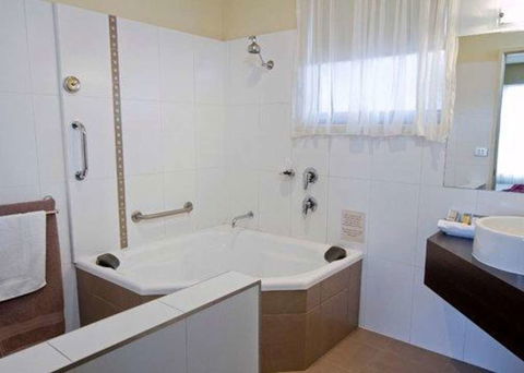 Comfort Inn & Suites City Views - Accommodation Asia 6