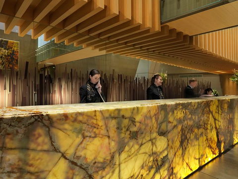Meriton Suites World Tower - Accommodation Asia 1