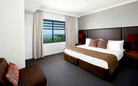 Mantra On The Esplanade - Accommodation Guide 10