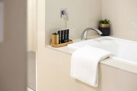 H On Smith Hotel - Accommodation Guide 3