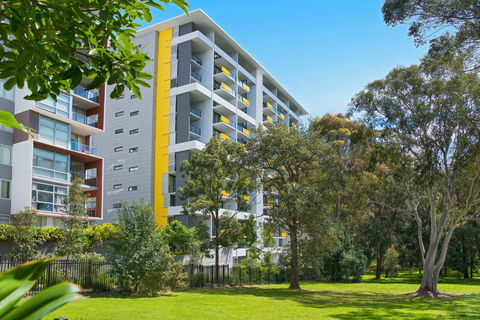 Astra Apartments MacQuarie Park - Accommodation Guide 0