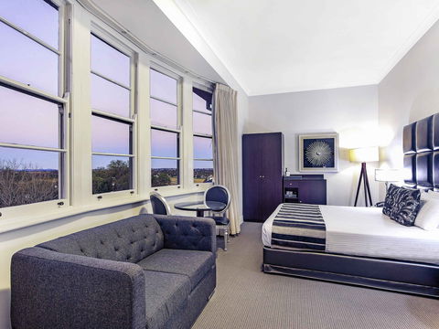 Mercure Monte Pio Hotel & Conference Ctr - Accommodation Asia 1