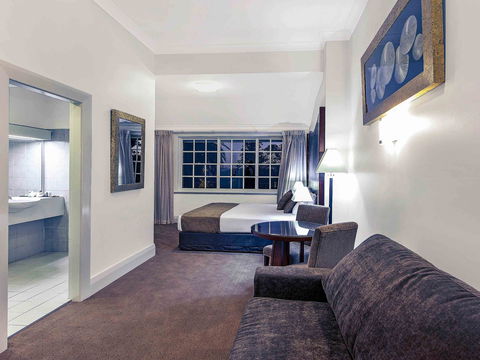 Mercure Monte Pio Hotel & Conference Ctr - Accommodation Asia 2