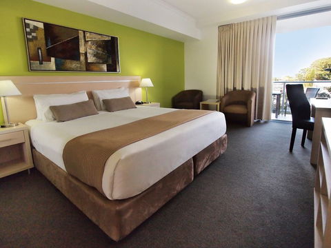 Oaks Gateway On Palmer - Accommodation Asia 2