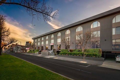 Best Western Plus Travel Inn Hotel - Accommodation Asia 0
