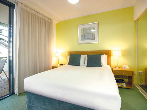 Oaks Calypso Plaza Resort - Accommodation Guide 2