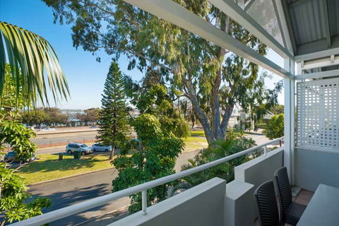 Broadwater Resort Apartments - Accommodation Asia 2