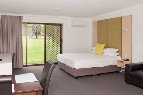 Comfort Inn & Suites Riverland - Accommodation Asia 1