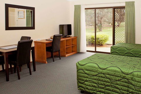 Comfort Inn & Suites Riverland - Accommodation Asia 2