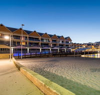 Dolphin Quay Apartment Hotel - Accommodation Asia