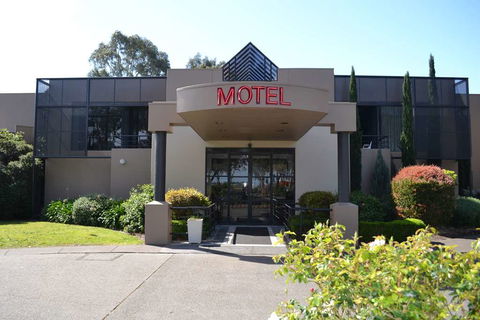 Dingley International Hotel - Accommodation Guide 0