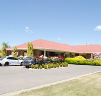 Pines Country Club Motor Inn - Accommodation Asia