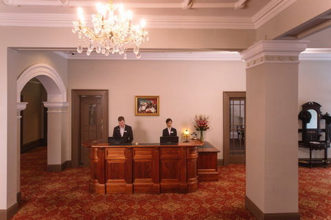 Hadley's Orient Hotel - Accommodation Guide 1